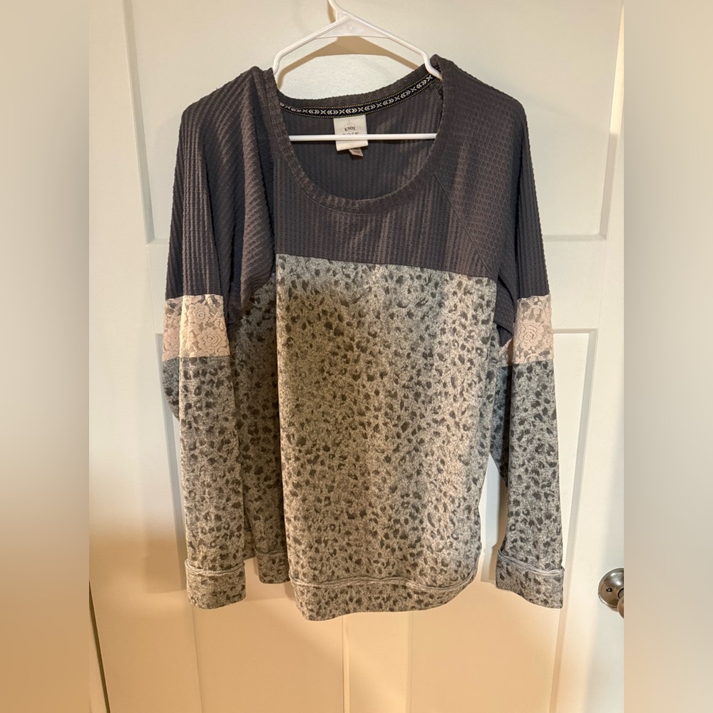 Knox Rose Dark Gray and Light Gray Patterned Sweatshirt
